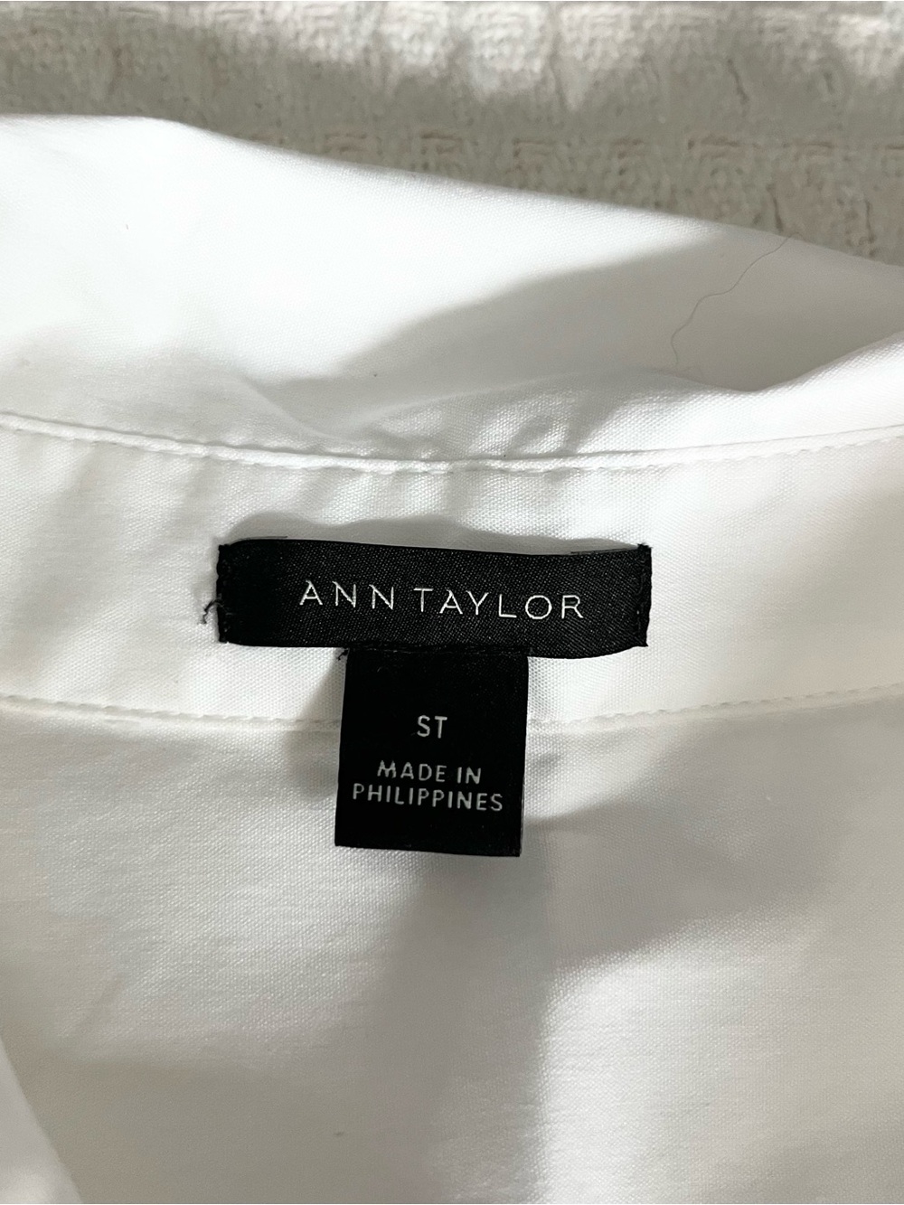 Ann Taylor white sleeveless collared button down size Small Tall - Picture 2 of 6